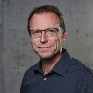 Beat Glogger ist Mikrobiologe, Wissenschaftsjournalist und Inhaber von <a href="https://scitec-media.ch/" target="_blank" rel="noopener">Scitec-Media</a>. Nach 14 Jahren in der Wissenschaftsredaktion beim Schweizer Fernsehen (SF) betreibt er seit 15 Jahren mit der Agentur unabhängigen Wissenschaftsjournalismus in der Schweiz und gründete das Portal <a href="https://www.higgs.ch/" target="_blank" rel="noopener">Higgs.ch</a>, das seit Anfang 2018 online ist. Foto: René Ruis