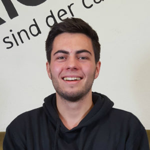 Marco Stoever ist nach drei Semestern Physikstudium in die Medizin gewechselt. Seit 2016 ist er beim Campusradio Radio Q und dort auch Moderator, Ausbildungsleiter und Wissenschaftsredakteur der Sendung IQ Campusscience.