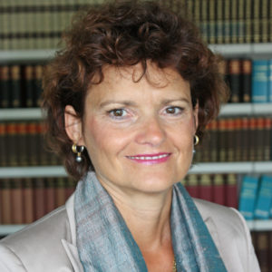 <b>Dr. Annette Schmidtmann</b> ist Abteilungsleiterin für Fachliche Angelegenheiten der Forschungsförderung bei der <a href="http://www.dfg.de/" target="_blank">Deutschen Forschungsgemeinschaft (DFG)</a>. Vorher war die promovierte Biologin dort bereits für die Förderprogramme in der Medizin zuständig und leitete die Gruppe Graduiertenkollegs, Graduiertenschulen und Nachwuchsförderung. Foto: DFG