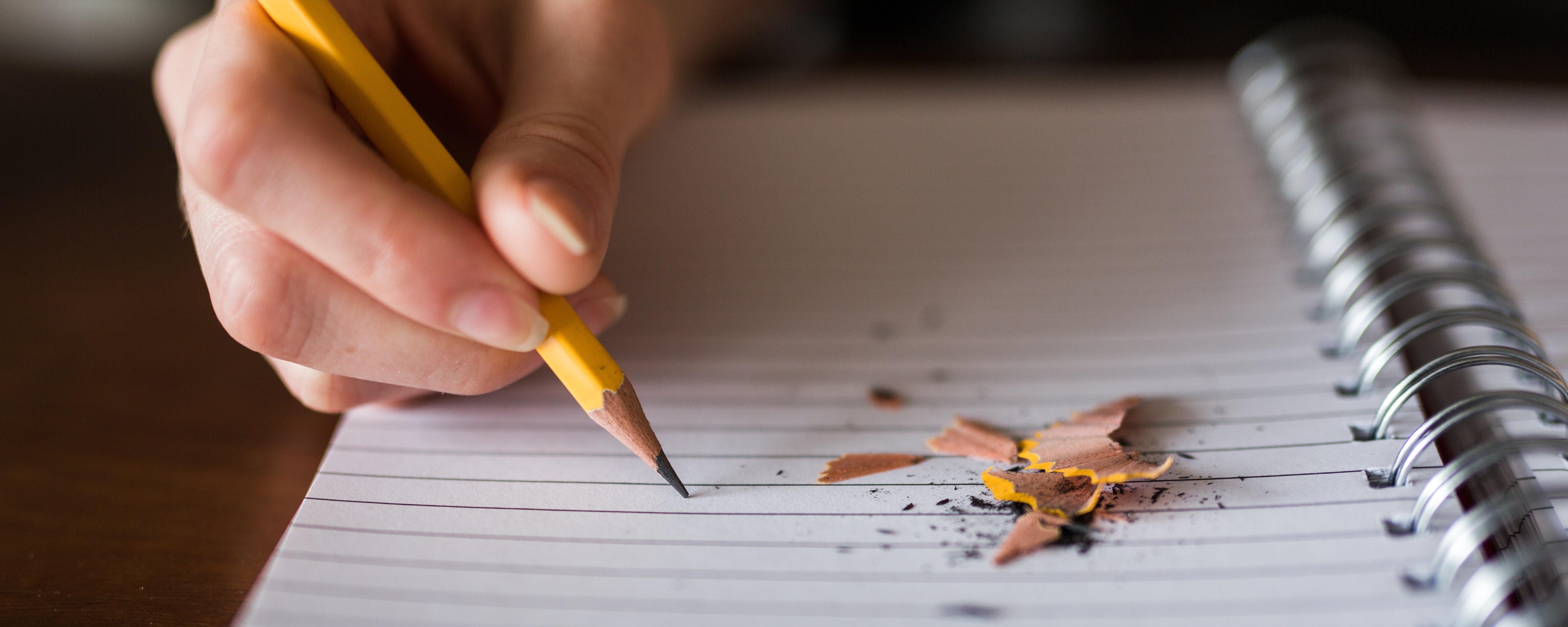 Handschriftliche Notizen auf einem Block