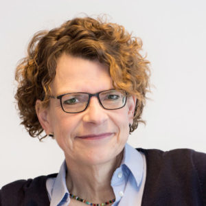 Elisabeth Hoffmann ist Leiterin der Stabsstelle Presse und Kommunikation und Pressesprecherin der Technischen Universität Braunschweig. Die promovierte Literaturwissenschaftlerin war von 2008 bis 2014 Vorstandsvorsitzende des Bundesverbands Hochschulkommunikation. Sie twittert als @einrehgehege.