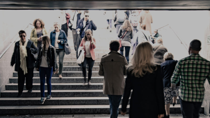 Menschen auf Treppe