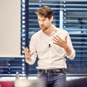 Jens Radü ist Chef vom Dienst Multimedia beim Spiegel. Der studierte Journalist und Politikwissenschaftler hat zum Thema „New Digital Storytelling“ promoviert und ist Mitglied der Jury des Journalistenpreises PUNKT von acatech. Foto: 