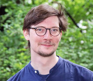 Philipp Kessling ist wissenschaftlicher Mitarbeiter des Media Research Methods Lab und des (Social) Media Observatories (SMO) am Leibniz-Institut für Medienforschung│Hans-Bredow-Institut (HBI) tätig. Er hat Kommunikationsdesign und Zeit-basierte Medien in Hamburg studiert und an der HAW Hamburg im Competence Center Communication gearbeitet. Sein Interesse gilt der Computational Social Science und der Netzwerkwissenschaft sowie der Medienproduktion, insbesondere der immersiven Medien. Aktuell forscht er im Projekt „Plattform-übergreifende Identifikation, Überwachung und Modellierung von Verbreitungsmustern von Desinformation“ (NOTORIOUS)“. Foto: Hans-Bredow-Institut